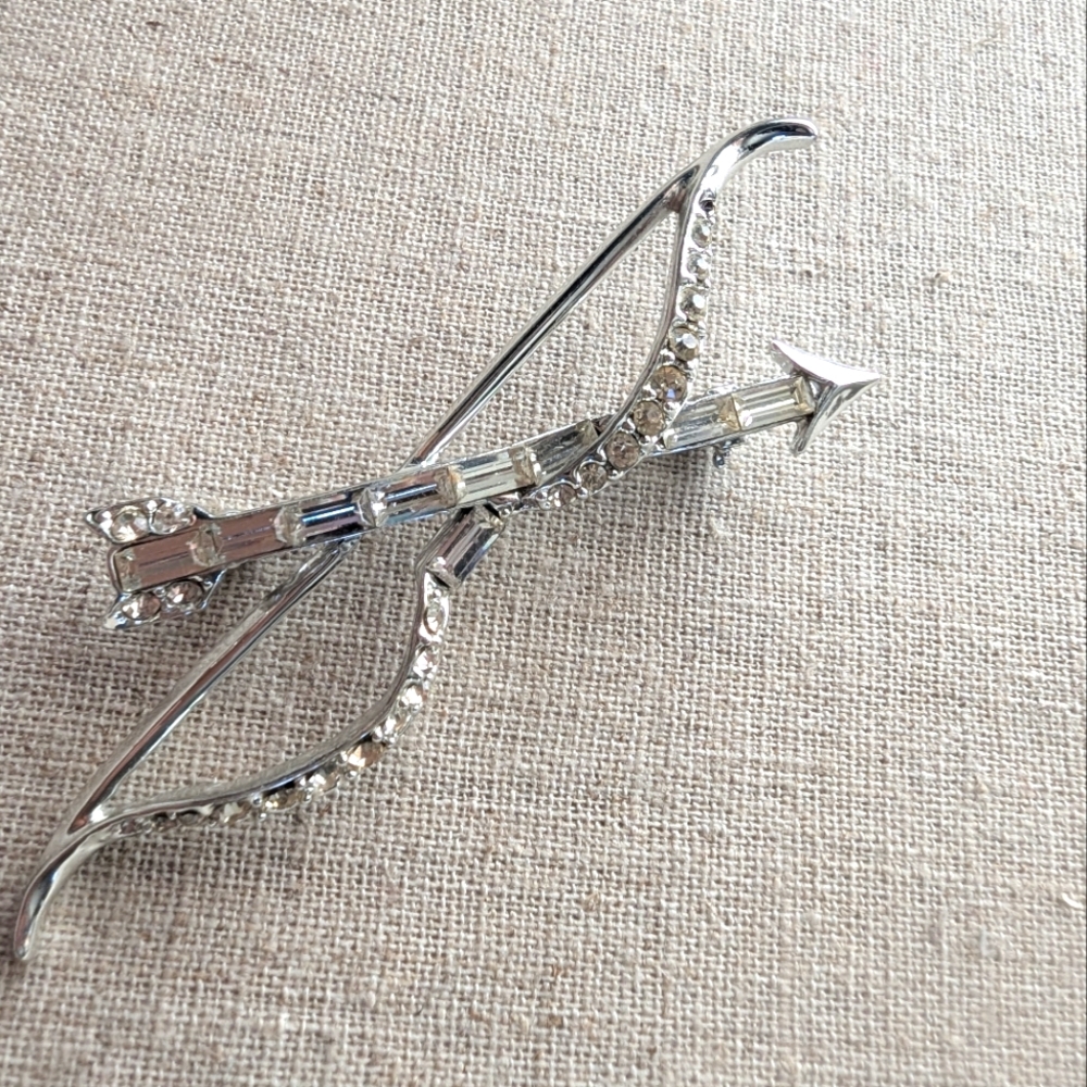 Mid century theme rhinestone Bow and Arrow brooch